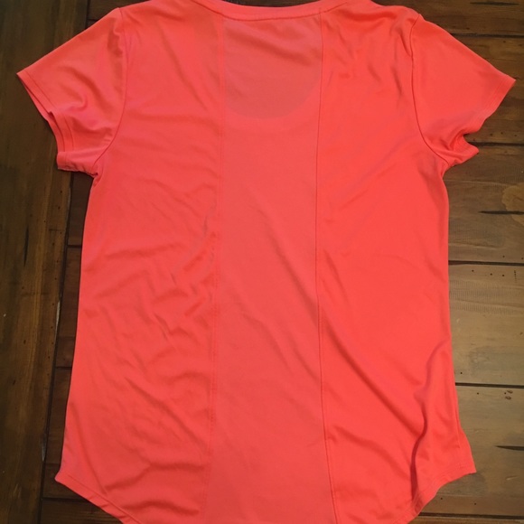 Under Armour Heat Gear Athletic Shirt - Picture 4 of 4